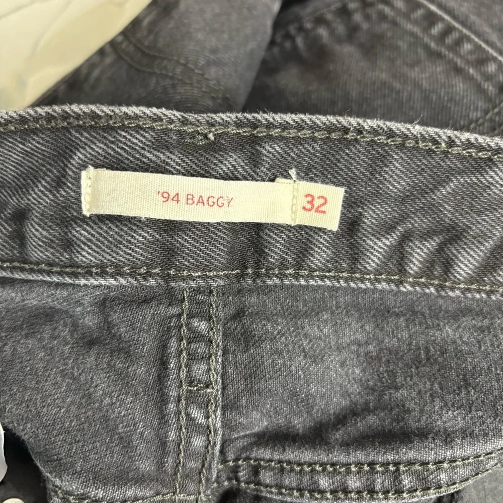 Levi's Straight Leg Jeans in Washed Black